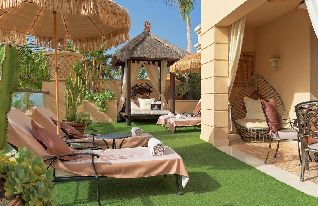 Royal Garden Villas, Luxury Hotel-1